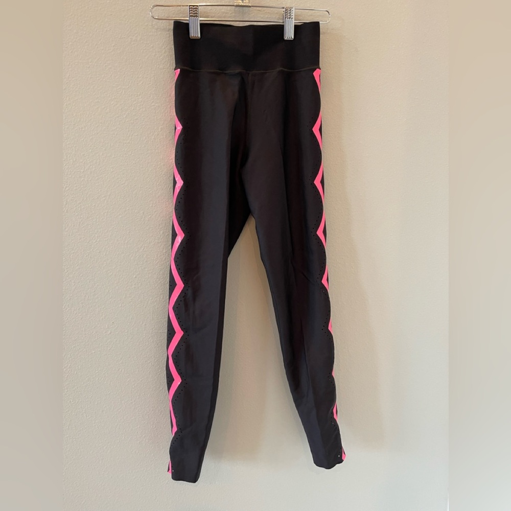 Ultracor  athletic leggings.
